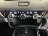 運転席/助手席シートヒーターで寒い日もすぐに温かくなり快適に過ごせます。3段階の温度調整が可能です
