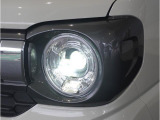 【ヘッドライト】省電力で長寿命の明るく運転しやすいLEDヘッドランプです。明るく照らすので暗い夜道からお客様を守ってくれます。お近くのスズキ自販島根までお越しください。