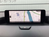【マツダコネクト】  オーディオ操作、車両装備、ナビ案内など、統合的にモニターできる見やすいサイズのディスプレイです。