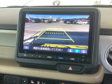 バックも安心のバックカメラ付いています。バックカメラがあると、いつでも安全にバックできますね。死角も減ります。
