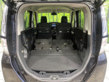 後席を格納すると、これだけの広さが!シーンに合わせたシートアレンジで、大きな荷物も積むことが出来ます♪