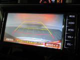 バックモニターで、駐車時に見えにくい後方をしっかり確認できます。