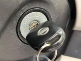 【キーレス】少し離れた場所からでもボタン一つでドアの開錠・施錠ができるのでとっても便利!ドアの鍵穴周りに傷をつけることもありません♪