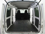 広々としたラゲージスペースを備えています。大きなものや長さのある荷物もしっかりと積み込めますよ。