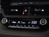車内を快適に、オートエアコンを装備しています。