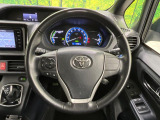 【純正革巻きステアリング】上質な革を使用することで、手にしっかり馴染みとても運転しやすいハンドルです♪