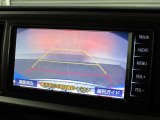 バックモニターで、駐車時に見えにくい後方をしっかり確認できます。