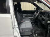 運転席も広々でゆったりとした気分で運転できます☆