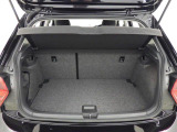 充分な容量を確保したトランクルームは、後席を倒せばさらに大きな荷物も収納可能です。
