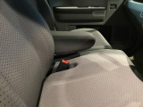 アームレスト付き。長距離ドライブも快適に過ごせます。