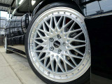 新品19インチアルミホイール!タイヤも新品に交換済!ランニングコスト良く乗っていただけます☆