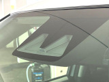 【スマートアシスト】走行中に前方の車両等を認識し、衝突しそうな時は警報とブレーキで衝突回避と被害軽減をアシスト。より安全にドライブをお楽しみいただけます。