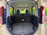 普段のお買い物や通勤、送迎等に十分な荷室スペースを確保しております。セカンドシートを倒すと、大きな荷物の積載も可能です♪