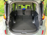 後席を格納すると、これだけの広さが!シーンに合わせたシートアレンジで、大きな荷物も積むことが出来ます♪