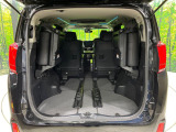 【パワーバックドア】スマートキーや運転席のボタンを押すだけでリアゲートが自動で開閉します!荷物を持っている時や、高い位置にあるバックドアを閉める際に便利な機能です♪