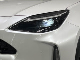 【LEDヘッドライト】悪天候や夜間走行時も良好な視界を確保し安心して運転できる高輝度LEDヘッドライトを装備!点灯速度が早く、消費電力も抑えられています。