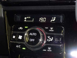 オートエアコンで快適な室内です。
