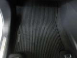 助手席の足元もきれいに清掃しております!