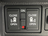 【両側パワースライドドア】スマートキーや運転席のスイッチで後席両側スライドドアの開閉が可能♪電動だから力を入れてドアを開ける必要が無く、小さなお子様でも簡単に開け閉めでき快適です♪