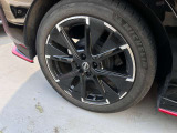NISMO専用純正17インチアルミホイール。目立つような傷もなく状態良好です。