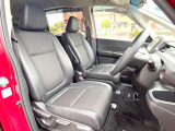 運転席シート廻りは使用感も少なく、良好な状態となっています。前オーナー様が丁寧に使っていたことがよくわかりますね。