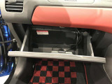 グローブボックス。