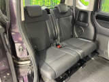 後部座席も気になるようなキズ・汚れやへたり等、大きなダメージはなく、良好な状態です。