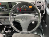 ステアリングも使用感が少なく、きれいな状態となっております♪