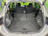 普段のお買い物や通勤、送迎等に十分な荷室スペースを確保しております。セカンドシートを倒すと、大きな荷物の積載も可能です♪
