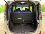 普段のお買い物や通勤、送迎等に十分な荷室スペースを確保しております。セカンドシートを倒すと、大きな荷物の積載も可能です♪