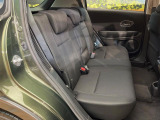 後部座席も気になるようなキズ・汚れやへたり等、大きなダメージはなく、良好な状態です。