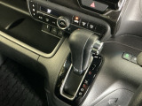 発進時から滑らかに加速する無段階変速のCVTはストップ&ゴーの多い街の中も快適です