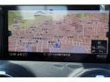 8.3インチカラーディスプレイを搭載したナビゲーションシステム。