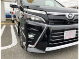 【LEDヘッドライト】LEDならではのデザイン性の高いライトデザインはスタイリッシュな外観にピッタリです♪明るさもバッチリなので夜間の走行も安心してお乗り頂けます♪