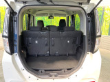 普段のお買い物や通勤、送迎等に十分な荷室スペースを確保しております。セカンドシートを倒すと、大きな荷物の積載も可能です♪