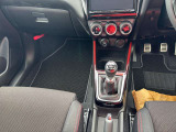 シフト、エアコンスイッチ類が一か所にまとまってますので操作性がとっても良いです☆
