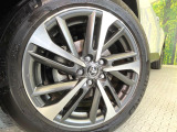 【純正アルミ18インチホイール】外観にマッチした純正アルミホイールを装着しております。各種社外アルミホイールや、スタッドレスタイヤも取扱いしております。是非ご相談ください♪