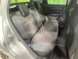 後部座席も気になるようなキズ・汚れやへたり等、大きなダメージはなく、良好な状態です。