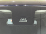 【インテリジェントエマージェンシーブレーキ】フロントカメラで前方の車両や歩行者を検知。衝突しそうな時は衝突被害軽減ブレーキが作動、衝突回避をサポート。より安全にドライブをお楽しみいただけます。