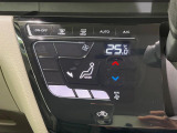 【オートエアコン】一度お好みの温度に設定すれば、車内の温度を検知し風量や温度を自動で調整。暑い&hellip;寒い&hellip;と何度もスイッチ操作をする必要はありません。快適な車内空間には必須の機能ですね♪