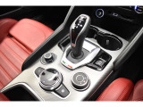ALFA DNAドライブシステム採用により車を自在に変化させ、どんな状況でもあなたに快適なドライブフィールを提供致します。