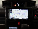 純正ナビを装備。タッチパネル式で使いやすく、お出かけもラクラクです。