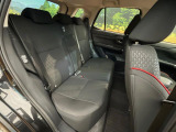 後部座席も気になるようなキズ・汚れやへたり等、大きなダメージはなく、良好な状態です。