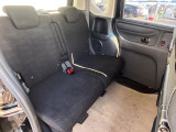 後部座席も気になるようなキズ・汚れやへたり等、大きなダメージはなく、良好な状態です。