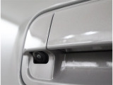 バックカメラが付いているので後方確認が非常にしやすいです。今や運転初心者も熟練者も必須装備!ついていて損はないですね♪