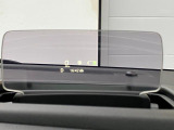 【ヘッドアップディスプレイ】運転に必要な情報やセーフティーサポートの警告などをメーターパネルを見なくても確認ができます☆視線移動が少なくなり安全運転ができますね♪