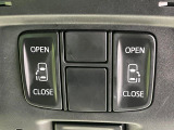 【両側パワースライドドア】スマートキーや運転席のスイッチで後席両側スライドドアの開閉が可能♪電動だから力を入れてドアを開ける必要が無く、小さなお子様でも簡単に開け閉めでき快適です♪