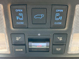 【パワーバックドア】スマートキーや運転席のボタンを押すだけでリアゲートが自動で開閉します!荷物を持っている時や、高い位置にあるバックドアを閉める際に便利な機能です♪