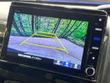 【バックカメラ】駐車時に後方がリアルタイム映像で確認できます。大型商業施設や立体駐車場での駐車時や、夜間のバック時に大活躍!運転スキルに関わらず、今や必須となった装備のひとつです!