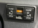 【両側パワースライドドア】スマートキーや運転席のスイッチで後席両側スライドドアの開閉が可能♪電動だから力を入れてドアを開ける必要が無く、小さなお子様でも簡単に開け閉めでき快適です♪
